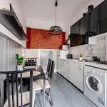 Chain Bridge Apartment Top Central Location New